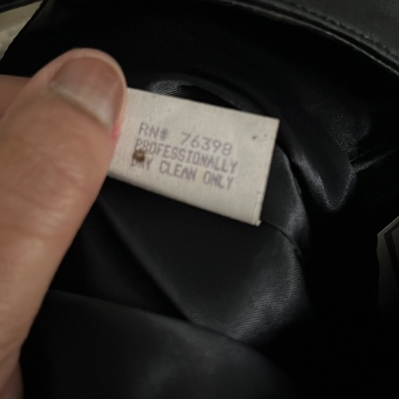 John Michael Leather Vest with Zipper - Picture 6 of 6